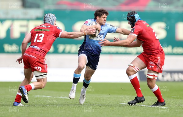 150521 - Scarlets v Cardiff Blues - Guinness PRO14 Rainbow Cup - Lloyd Williams Cardiff Blues is tackled by Jonathan Davies and Iestyn Rees of Scarlets