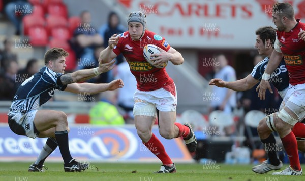 200413 - Scarlets v Cardiff Blues - RaboDirect PRO12 -Jonathan Davies of Scarlets breaks through to score try 