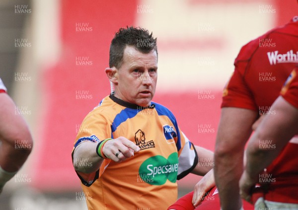 200413 Scarlets v Cardiff Blues - RaboDirectPro12 -Referee Nigel Owens