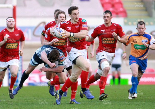 200413 Scarlets v Cardiff Blues - RaboDirectPro12 -Scarlets' George North breaks past Blues' Harry Robinson