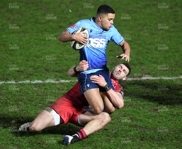 220121 - Scarlets v Cardiff Blues - Guinness PRO14 - Ben Thomas of Cardiff Blues is tackled by Johnny Williams of Scarlets