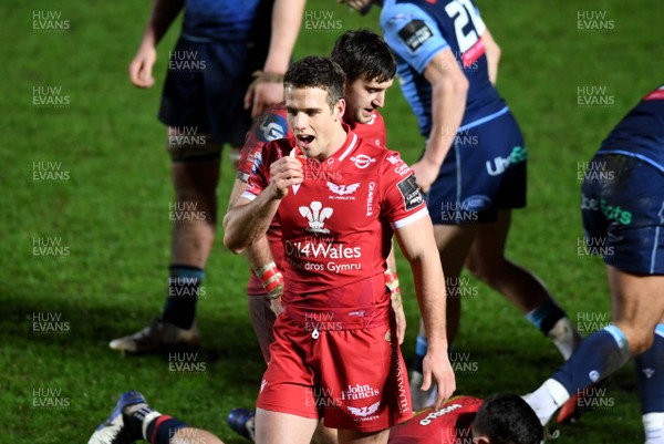 220121 - Scarlets v Cardiff Blues - Guinness PRO14 - Kieran Hardy of Scarlets leaves the field after being shown a yellow card