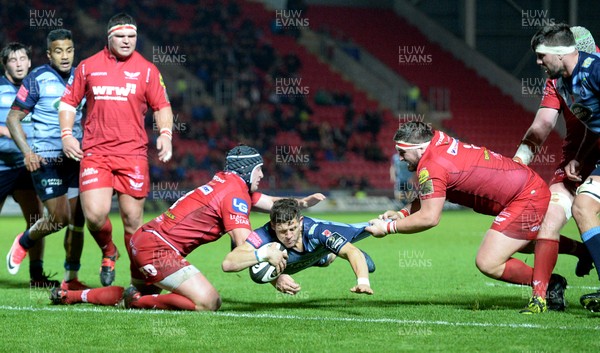 281017 - Scarlets v Cardiff Blues - Guinness PRO14 - Lloyd Williams of Cardiff Blues scores try