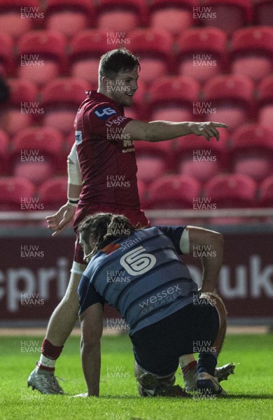 281017 - Scarlets v Cardiff Blues - Guinness PRO14 - Steff Evans of Scarlets celebrates a try as Josh Navidi of Cardiff Blues looks dejected