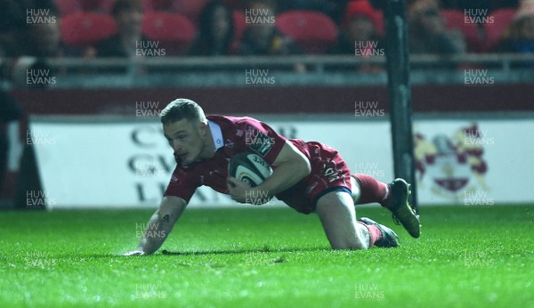 291218 - Scarlets v Cardiff Blues - Guinness PRO14 - Johnny McNicholl of Scarlets scores try