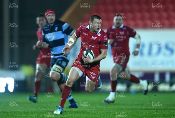 291218 - Scarlets v Cardiff Blues - Guinness PRO14 - Hadleigh Parkes of Scarlets gets into space