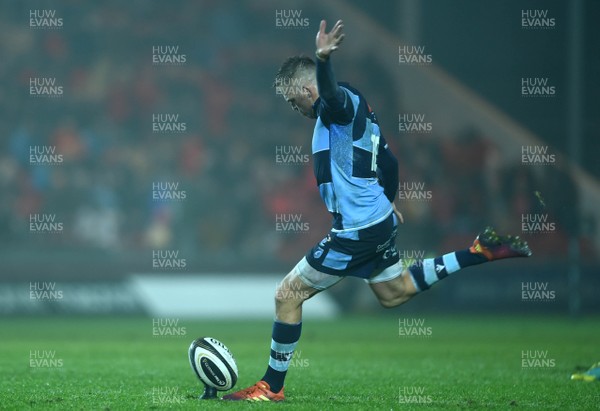 291218 - Scarlets v Cardiff Blues - Guinness PRO14 - Gareth Anscombe of Cardiff Blues kicks at goal