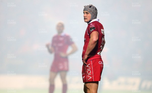 291218 - Scarlets v Cardiff Blues - Guinness PRO14 - Jonathan Davies of Scarlets through the mist