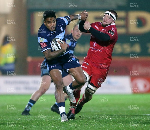 291218 - Scarlets v Cardiff Blues - Guinness PRO14 - Rey Lee-Lo of Cardiff Blues makes a break