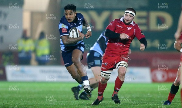 291218 - Scarlets v Cardiff Blues - Guinness PRO14 - Rey Lee-Lo of Cardiff Blues makes a break