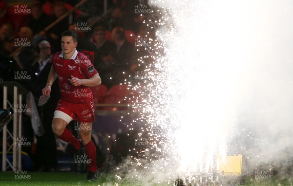 291218 - Scarlets v Cardiff Blues - Guinness PRO14 - Jonathan Davies of Scarlets enters the field