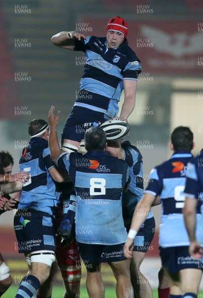 291218 - Scarlets v Cardiff Blues - Guinness PRO14 - Seb Davies of Cardiff Blues wins the line out