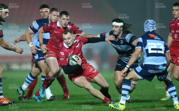 291218 - Scarlets v Cardiff Blues - Guinness PRO14 - Ioan Nicholas of Scarlets is challenged by Josh Navidi of Cardiff Blues