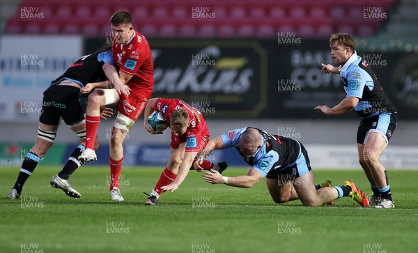 020422 - Scarlets v Cardiff Rugby - United Rugby Championship - Sam Costelow of Scarlets breaks away from Dillon Lewis of Cardiff to score an amazing solo try
