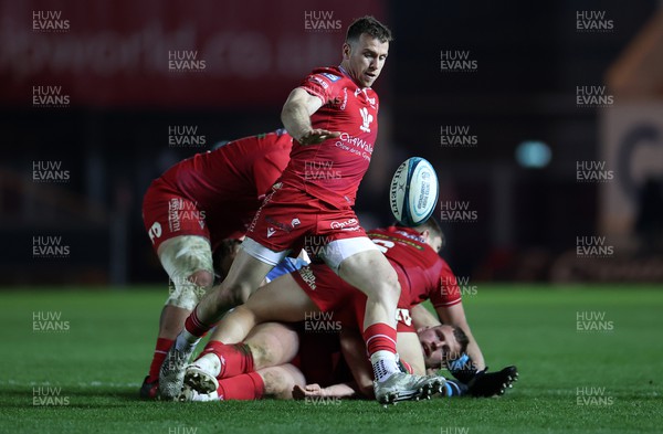 020422 - Scarlets v Cardiff Rugby - United Rugby Championship - Gareth Davies of Scarlets