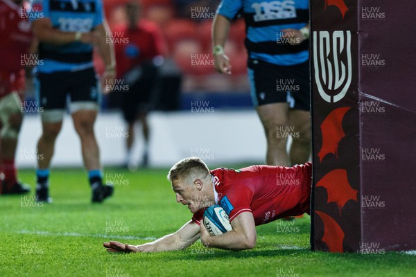 020422 - Scarlets v Cardiff Rugby - United Rugby Championship - Johnny McNicholl of Scarlets scores a try
