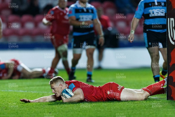 020422 - Scarlets v Cardiff Rugby - United Rugby Championship - Johnny McNicholl of Scarlets scores a try