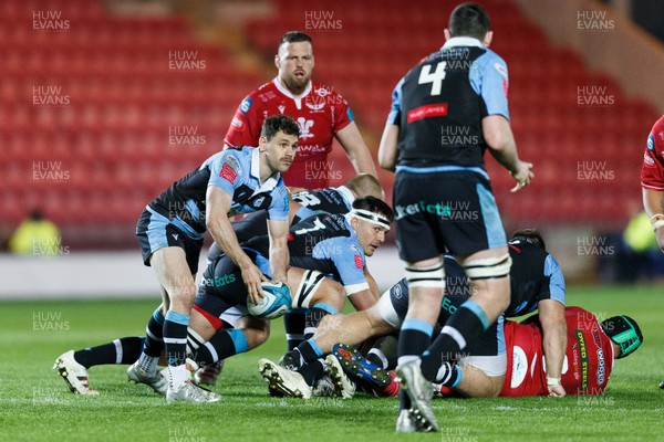 020422 - Scarlets v Cardiff Rugby - United Rugby Championship - Tomos Williams of Cardiff Rugby passes the ball
