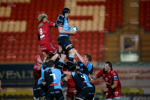 041123 - Scarlets v Cardiff Rugby - United Rugby Championship - Seb Davies of Cardiff wins a lineout