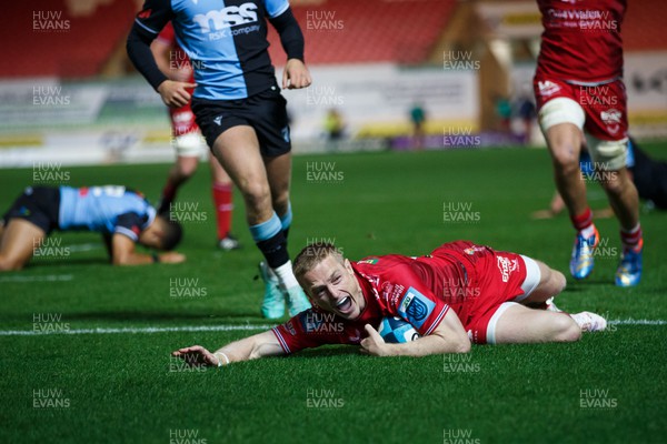 041123 - Scarlets v Cardiff Rugby - United Rugby Championship - Johnny McNicholl of Scarlets scores a try