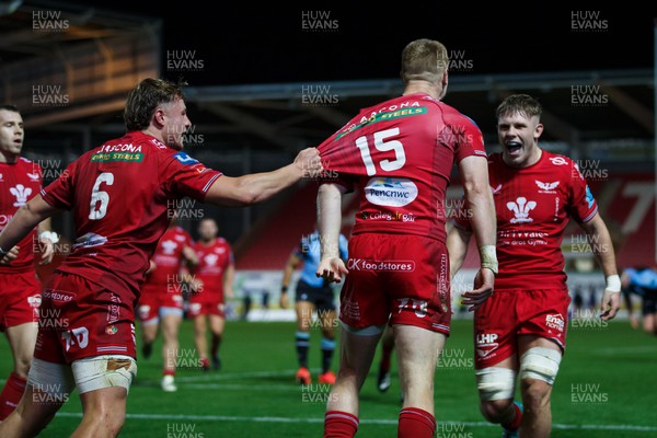 041123 - Scarlets v Cardiff Rugby - United Rugby Championship - Johnny McNicholl of Scarlets celebrates with Teddy Leatherbarrow after scoring a try