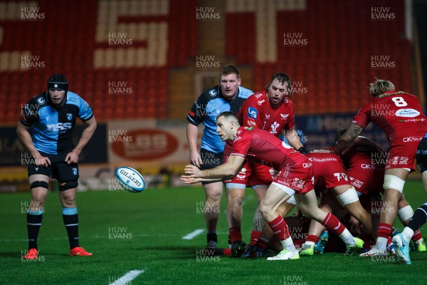 041123 - Scarlets v Cardiff Rugby - United Rugby Championship - Gareth Davies of Scarlets passes the ball