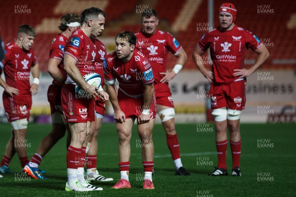 041123 - Scarlets v Cardiff Rugby - United Rugby Championship - Gareth Davies and Ioan Lloyd of Scarlets discuss tactics during the match
