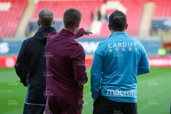 041123 - Scarlets v Cardiff Rugby - United Rugby Championship - Dwayne Peel Scarlets and Cardiff  Head Coach Matt Sherratt chat before kick off