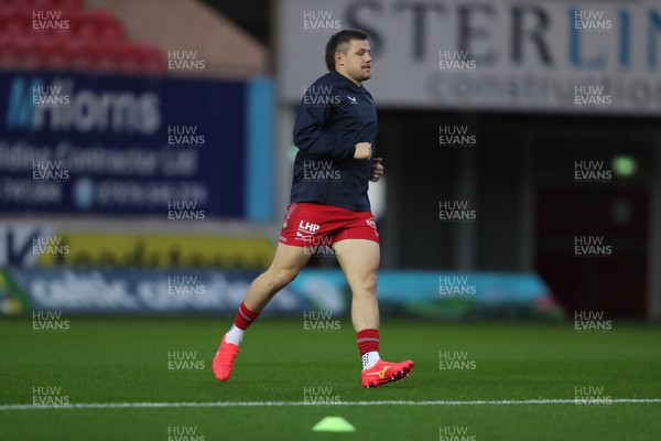 041123 - Scarlets v Cardiff Rugby - United Rugby Championship - Steff Evans of Scarlets warms up before kick off
