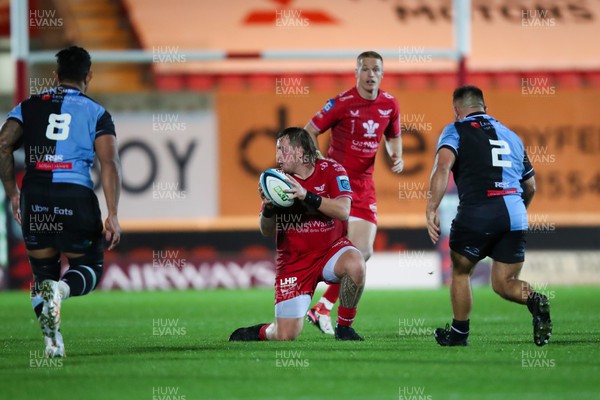 041123 - Scarlets v Cardiff Rugby - United Rugby Championship - Sam Wainwright of Scarlets looks for support