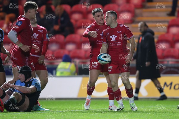 041123 - Scarlets v Cardiff Rugby - United Rugby Championship - Gareth Davies of Scarlets celebrates his try