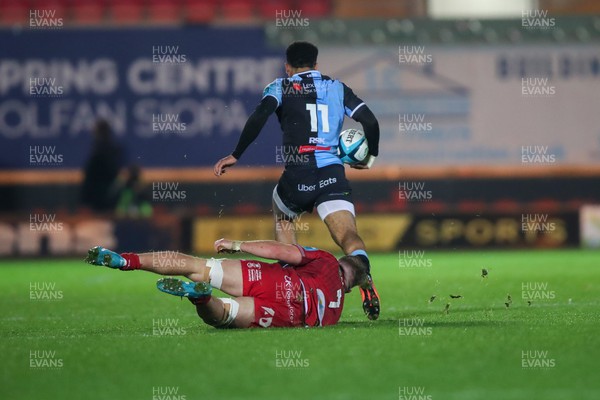 041123 - Scarlets v Cardiff Rugby - United Rugby Championship - Theo Cabango of Cardiff races away from Teddy Leatherbarrow of Scarlets  to score a try