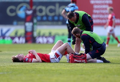 180426 - Scarlets v Cardiff Rugby - United Rugby Championship - Ellis Mee of Scarlets goes down injured