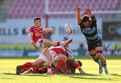180426 - Scarlets v Cardiff Rugby - United Rugby Championship - Dane Blacker of Scarlets clears the ball