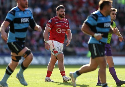 180426 - Scarlets v Cardiff Rugby - United Rugby Championship - Kemsley Mathias of Scarlets 