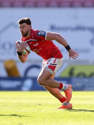 180426 - Scarlets v Cardiff Rugby - United Rugby Championship - Johnny Williams of Scarlets 