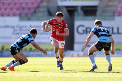 180426 - Scarlets v Cardiff Rugby - United Rugby Championship - Eddie James of Scarlets 