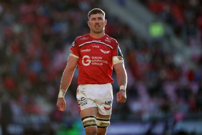 180426 - Scarlets v Cardiff Rugby - United Rugby Championship - Max Douglas of Scarlets 