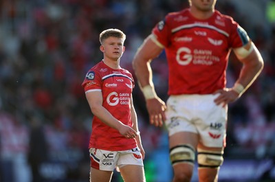 180426 - Scarlets v Cardiff Rugby - United Rugby Championship - Archie Hughes of Scarlets 