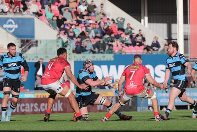 180426 - Scarlets v Cardiff Rugby - United Rugby Championship - Alun Lawrence offloads to Rory Jennings of Cardiff Rugby