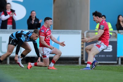 180426 - Scarlets v Cardiff Rugby - United Rugby Championship - Dane Blacker celebrates his try with Tom Rogers of Scarlets