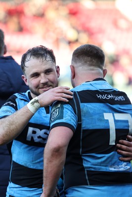 180426 - Scarlets v Cardiff Rugby - United Rugby Championship - Ioan Lloyd and Danny Southworth of Cardiff Rugby celebrate at the final whistle 