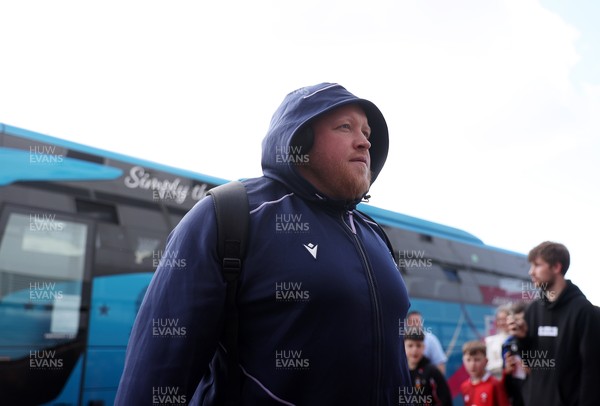 180426 - Scarlets v Cardiff Rugby - United Rugby Championship - Keiron Assiratti of Cardiff arrives at the stadium