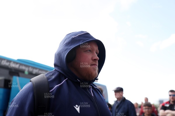 180426 - Scarlets v Cardiff Rugby - United Rugby Championship - Keiron Assiratti of Cardiff arrives at the stadium