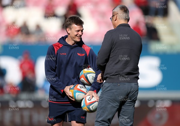 180426 - Scarlets v Cardiff Rugby - United Rugby Championship - Scarlets Head Coach Dwayne Peel and Director of Rugby Dwayne Peel