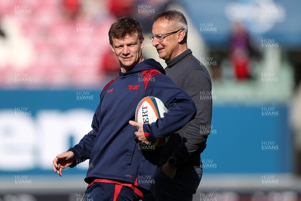 180426 - Scarlets v Cardiff Rugby - United Rugby Championship - Scarlets Head Coach Dwayne Peel and Director of Rugby Dwayne Peel