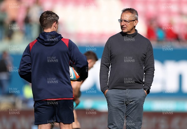 180426 - Scarlets v Cardiff Rugby - United Rugby Championship - Scarlets Head Coach Dwayne Peel and Director of Rugby Dwayne Peel