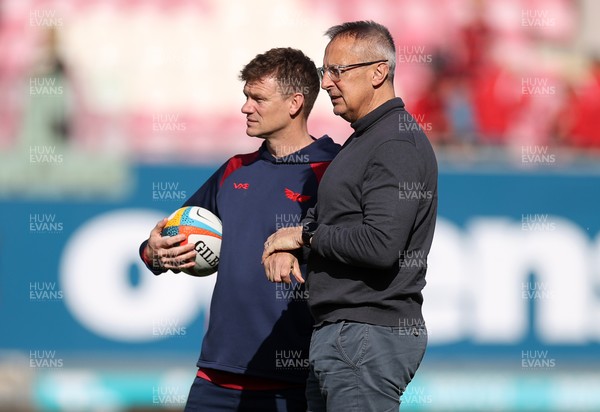 180426 - Scarlets v Cardiff Rugby - United Rugby Championship - Scarlets Head Coach Dwayne Peel and Director of Rugby Dwayne Peel