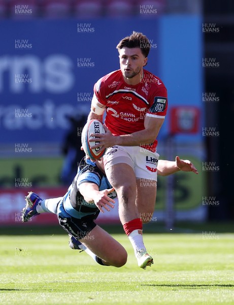 180426 - Scarlets v Cardiff Rugby - United Rugby Championship - Joe Roberts of Scarlets is tackled by Jacob Beetham of Cardiff 