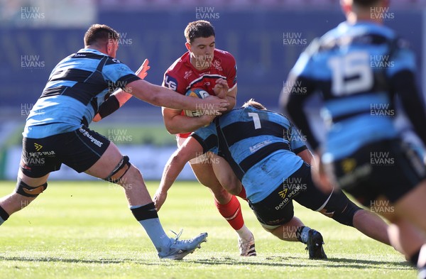 180426 - Scarlets v Cardiff Rugby - United Rugby Championship - Joe Hawkins of Scarlets is tackled by Rhys Barratt of Cardiff 